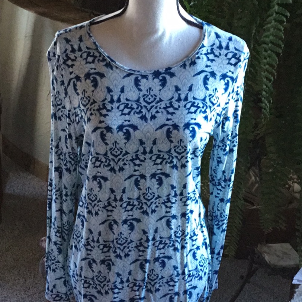 NWT Chico’s Ornate Filigree Top